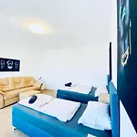 Spacious 4Br Apt, Up To 15P 15Min To Danube River