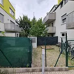 Vienna Danube Garden Apartment 22