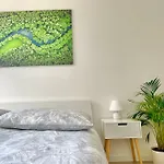 90 M2 Central Apartment With Balcony