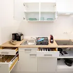 Stylish Apartment With Free Parking