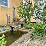 Hidden Garden - Spacious Modern - 1 Min To City Shuttle