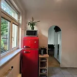 Bright Flat Next To Schoenbrunn