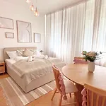 Cozy Apartment In Quiet Location, Fast Train Station 100M Away, Contactless Check-In