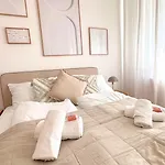 Cozy Apartment In Quiet Location, Fast Train Station 100M Away, Contactless Check-In