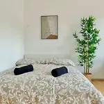 50 M2 Stylish Apartment With Free Parking