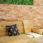 Premium Studio With Free Parking
