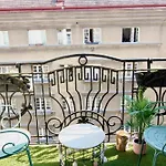 Cute Boho Apt With Balcony