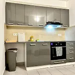 Cosy Apartments With Free Parking