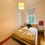 Geraeumiges Apartment Im Wiener Altbauflair