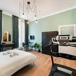 Spacious & Elegant 3 Bedroom Apartment