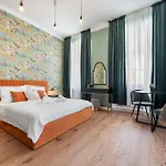 Spacious & Elegant 3 Bedroom Apartment