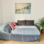 Central Large Apartment With Balcony