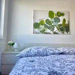 Central Large Apartment With Balcony