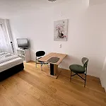 Myfavorit Apartments - Spacious Apartments Next To Puplic Transport U1 Direct Connection To Citycenter