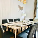130 M2 Spacious 5 Bedroom Apartment