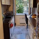 City Home Stay- 8 Min To City Center