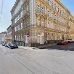 Spacious & Elegant 3 Bedroom Apartment