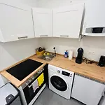 Central Sunny Apartment With Free Parking