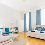 Very Spacious Apartment Close To Akh
