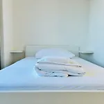 Premium 4 Bedroom Penthouse - Free Parking