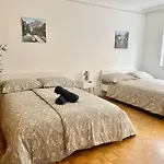 Spacious Flat Near Akh And Metro