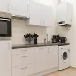 City Apartment, Central, 2 Min To U1 Keplerplatz