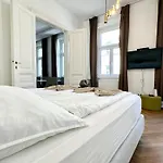 Premium Apartment Located At The Famous Vienna Kutschkermarkt