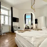 Premium Apartment Located At The Famous Vienna Kutschkermarkt