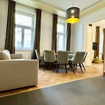 Premium Apartment Located At The Famous Vienna Kutschkermarkt