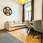 Premium Apartment Located At The Famous Vienna Kutschkermarkt