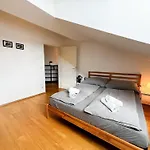 Sonniges Apartment Mit Terrasse, 15Min Ins Zentrum