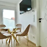 Asp Modern Apartments With Balcony & Free Parking