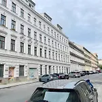 Helle Erdgeschosswohnung, Nahe Zentrum Und Schoenbrunn