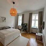 Central Apartment - 8Th District