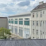 Altbaujuwel Mit Terrasse, Top 20