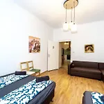 Family Room - 7 Minutes To Schoenbrunn Palace