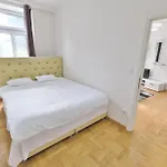 Schoenbrunn Apartments
