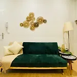 Ottakring Gem Shared 4-Br Retreat Breathtaking City Views