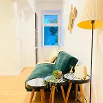 Ottakring Gem Shared 4-Br Retreat Breathtaking City Views