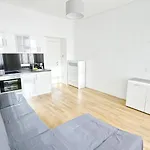 Cozy Apartment- 5 Minutes To Danube River