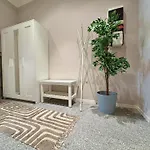 Spacious And Near Metro I Close To Parks I Akh