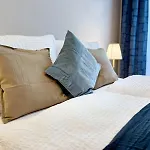 Spacious And Near Metro I Close To Parks I Akh