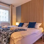 Superb Fully Equipped Apartment, 9 Min To City Center Via Metro
