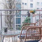 Superb Fully Equipped Apartment, 9 Min To City Center Via Metro