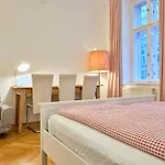 Chic Apartment - Near U3 Metro
