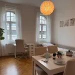 Stilvolles Zentrales Apartment Im Schoensten Bezirk Wiens - Free Parking