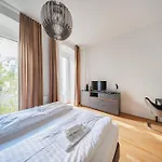 Stylish Nest For 4