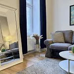Luxurious And Bright, 5 Min To City Center