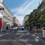 Ruheoase Im Dachgeschoss Mit Klimaanlage, Nur 10 Minuten Ins Zentrum