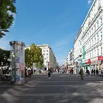Ruheoase Im Dachgeschoss Mit Klimaanlage, Nur 10 Minuten Ins Zentrum
